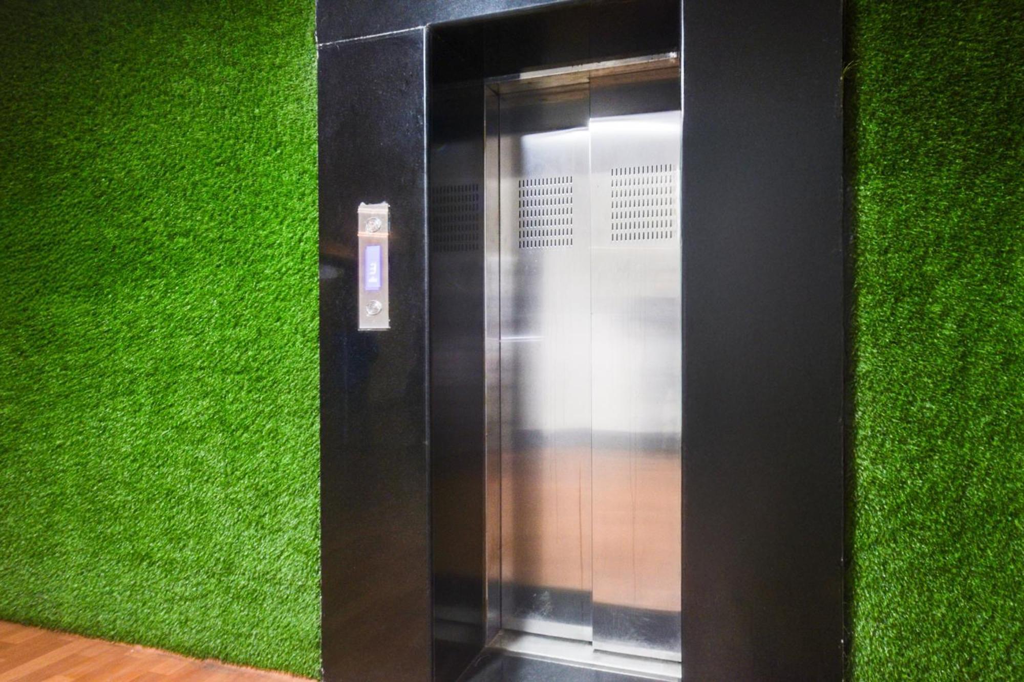Super Townhouse Madhapur 100 Feet Road Formerly Jkc Grand 하이데라바드 외부 사진
