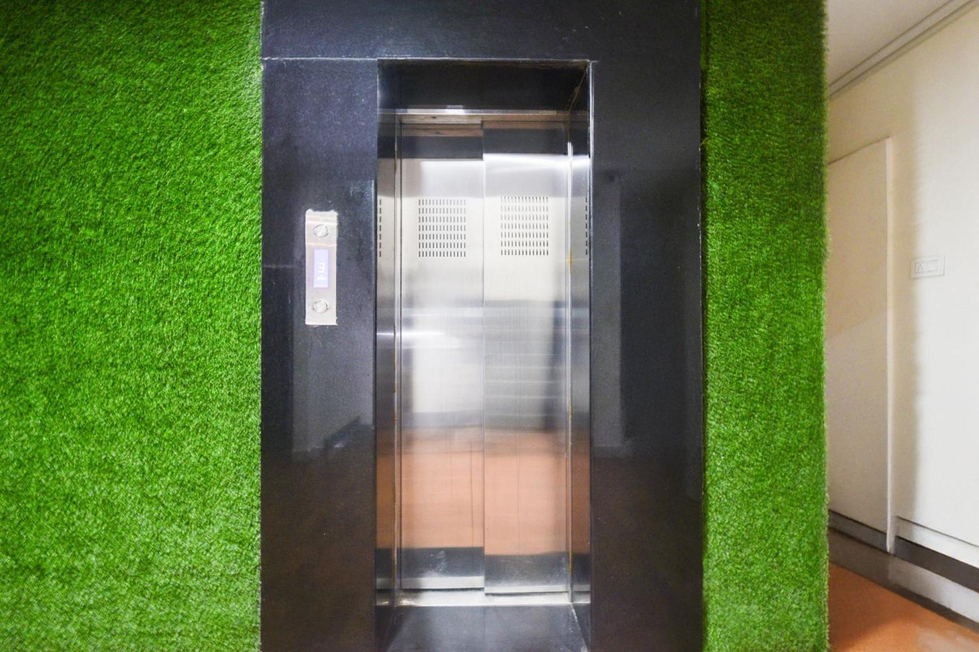 Super Townhouse Madhapur 100 Feet Road Formerly Jkc Grand 하이데라바드 외부 사진