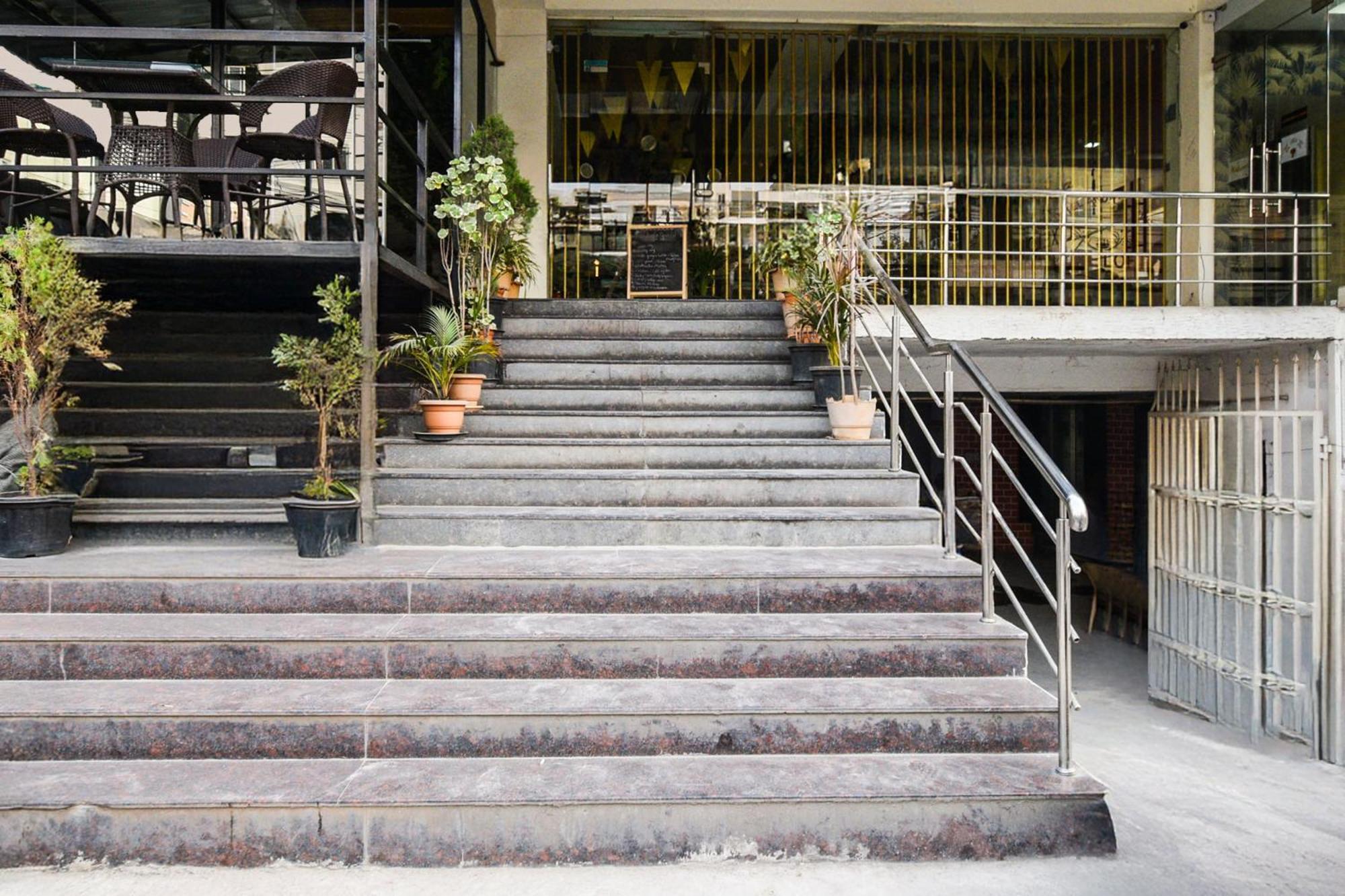 Super Townhouse Madhapur 100 Feet Road Formerly Jkc Grand 하이데라바드 외부 사진