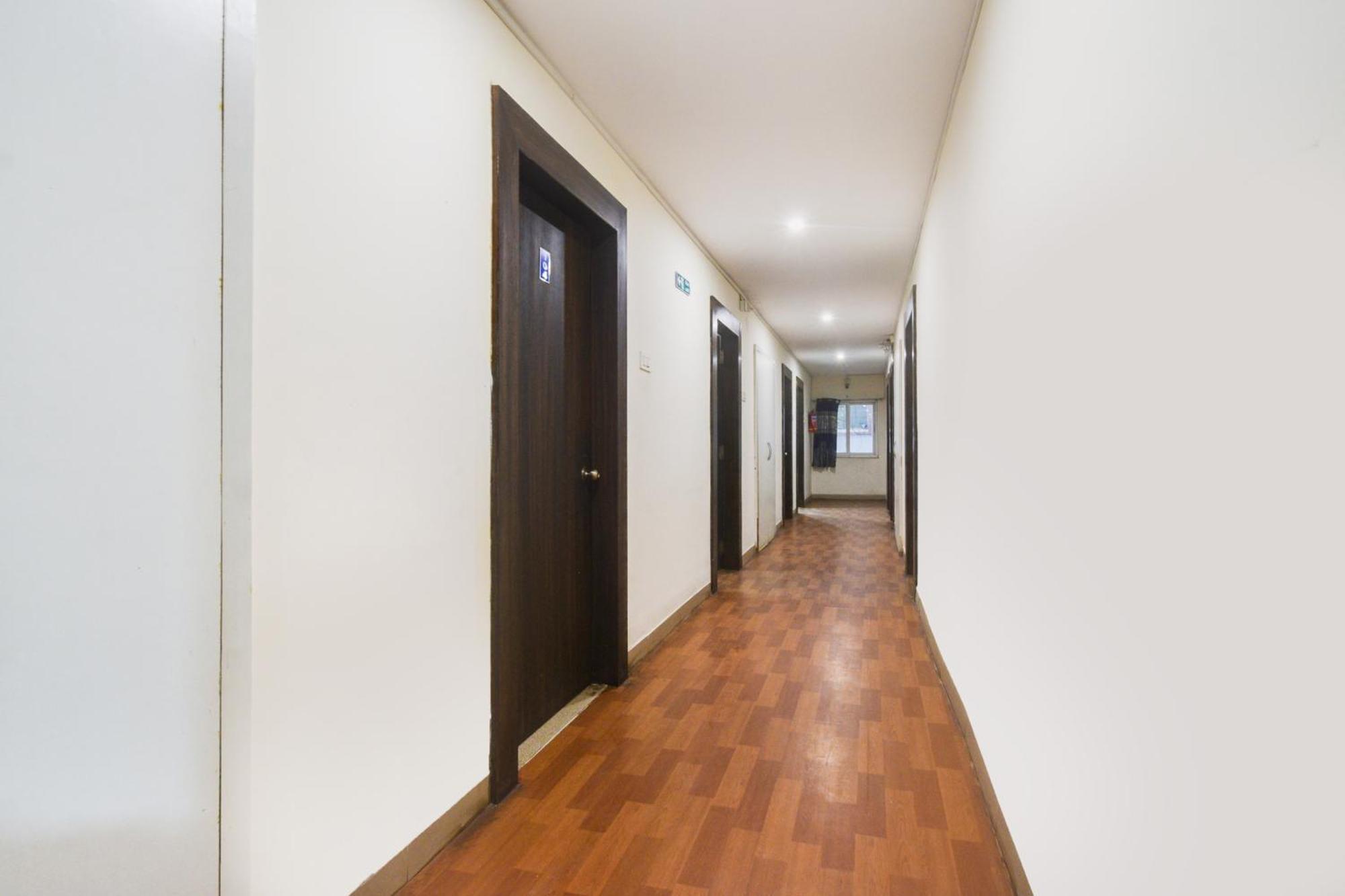 Super Townhouse Madhapur 100 Feet Road Formerly Jkc Grand 하이데라바드 외부 사진