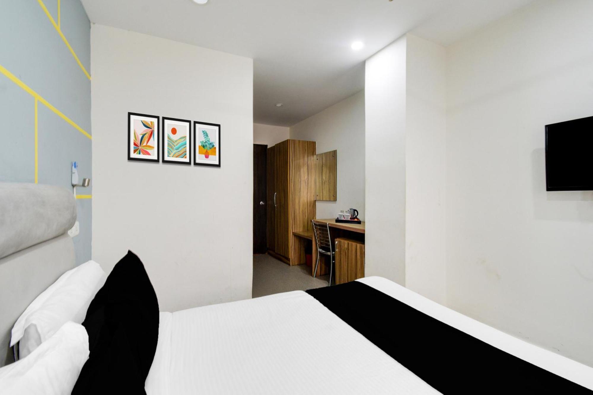 Super Townhouse Madhapur 100 Feet Road Formerly Jkc Grand 하이데라바드 외부 사진